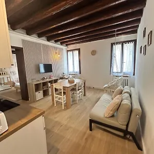 Appartamento Wood 32 Family -apartment, Rovigo